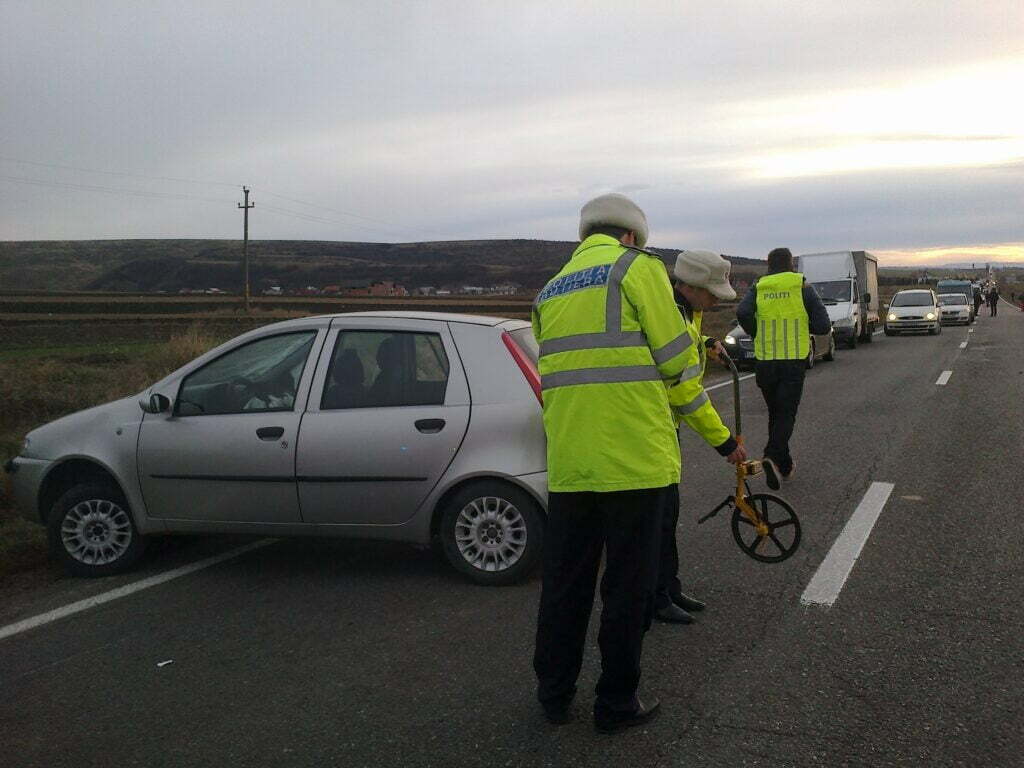 Trei copii, răniţi într-un accident de circulaţie