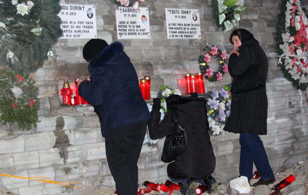 Sens la giratoriu, la „Zidul morţii”