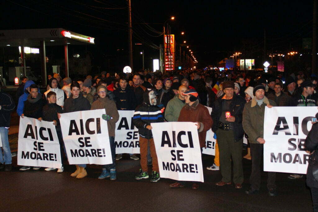 500 de oameni în stradă, obligă
