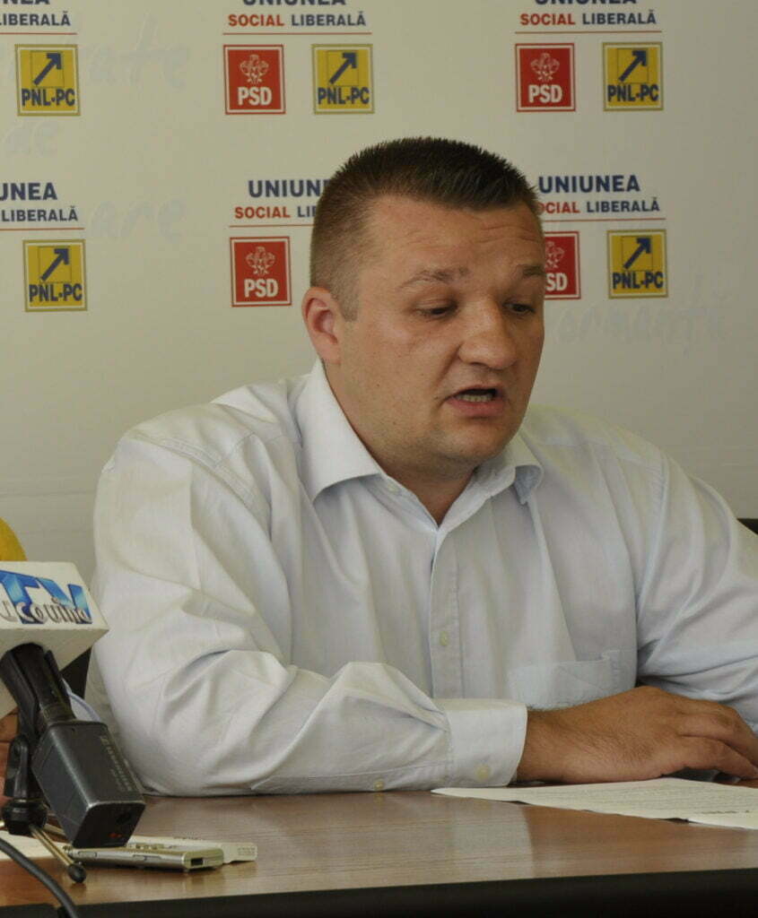 Liberalii vor ca angajaţii ISU să circule gratuit cu autobuzele