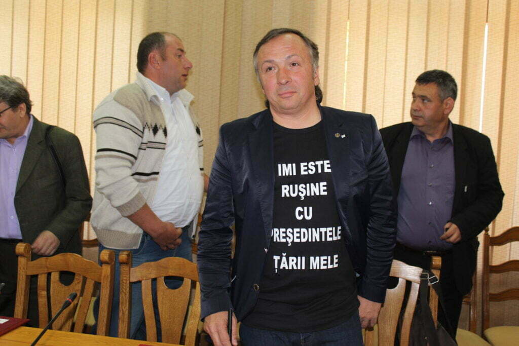 Schimbaţi mesajul, domnule consilier!