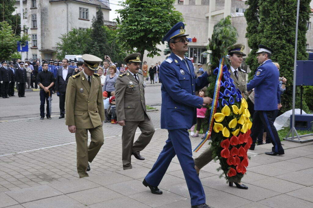 Cetăţenii îşi pun întrebări, Centrul Militar Judeţean tace