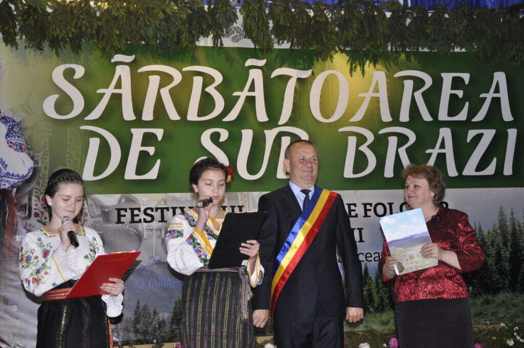 335 de copii, la un festival de folclor organizat la Adîncata