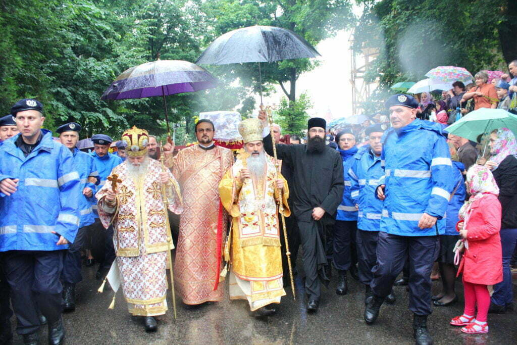 8.000 de credincioşi, la Sfînta Liturghie de la Mănăstirea „Sf. Ioan cel Nou”