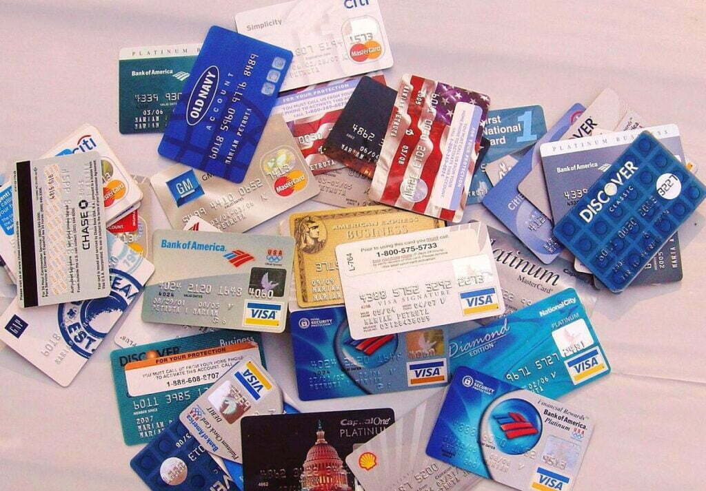 Grup infracțional informatic, descoperit la Suceava și Bacău