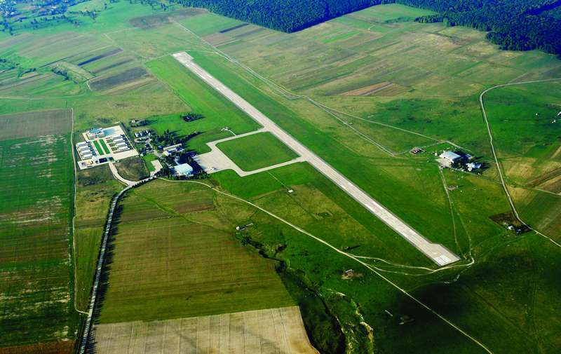 La aeroport se lucrează în ritm alert