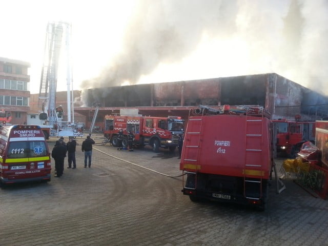 Incendiu devastator la complexul Rozita
