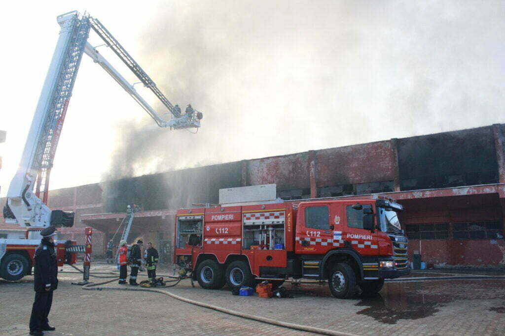 Centrul comercial „Rozita”, devastat în incendiu