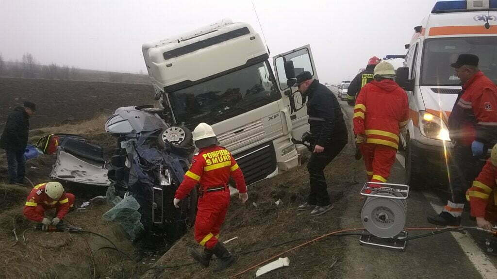 Patru angajaţi ai ACET au fost răniţi într-un accident spectaculos