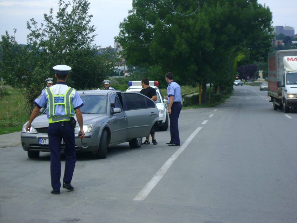 Poliţia face acţiuni pentru prevenirea pirateriei în transportul de persoane