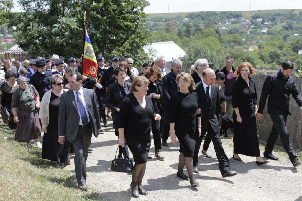 Socrul fostului preşedinte Băsescu, îngropat cu onoruri militare