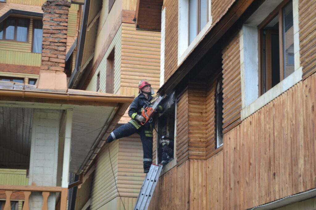 Incendiu la complexul monahal de la Dorna Arini
