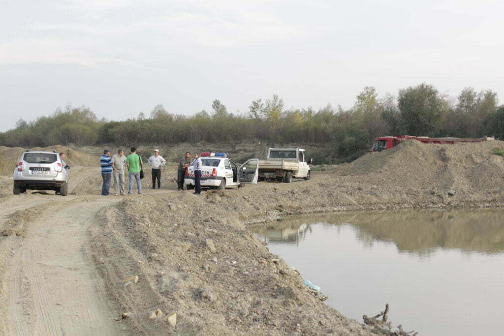 Hoţi de balast prinşi de un cetăţean din Liteni