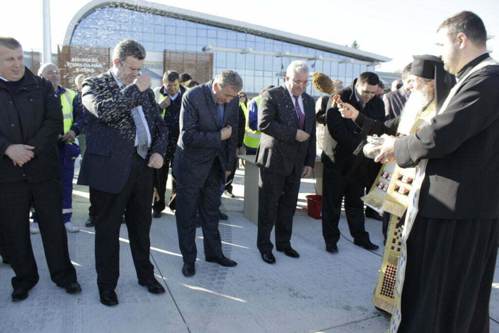 Aeroportul „Ştefan cel Mare”, sfinţit