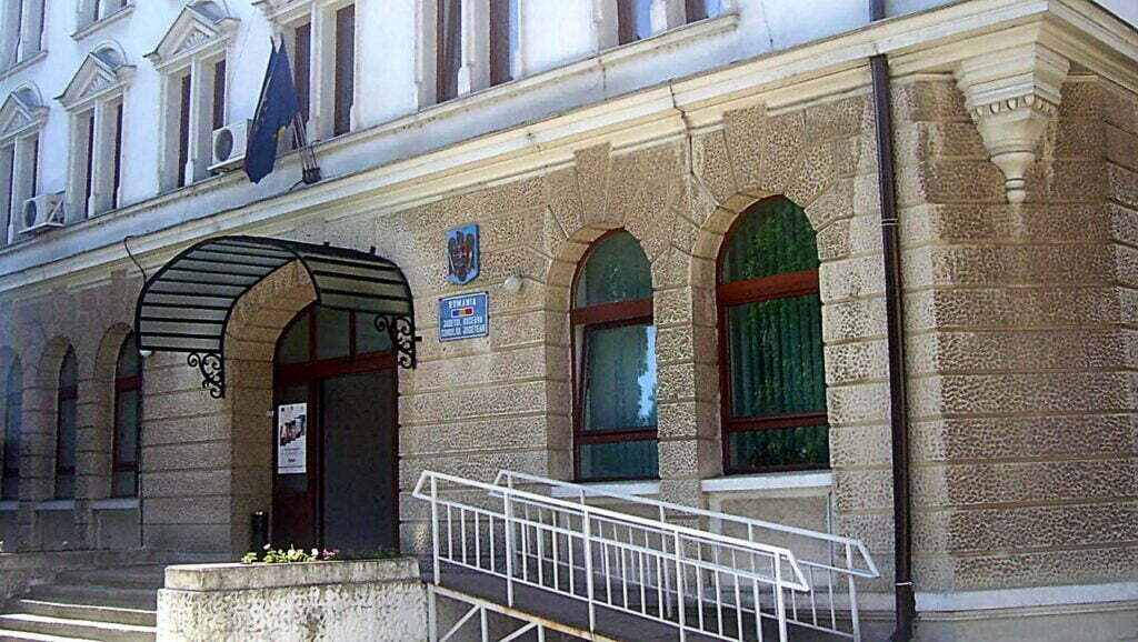 Aleşi. Petrecere. Sfinţi. Luni. La prînz