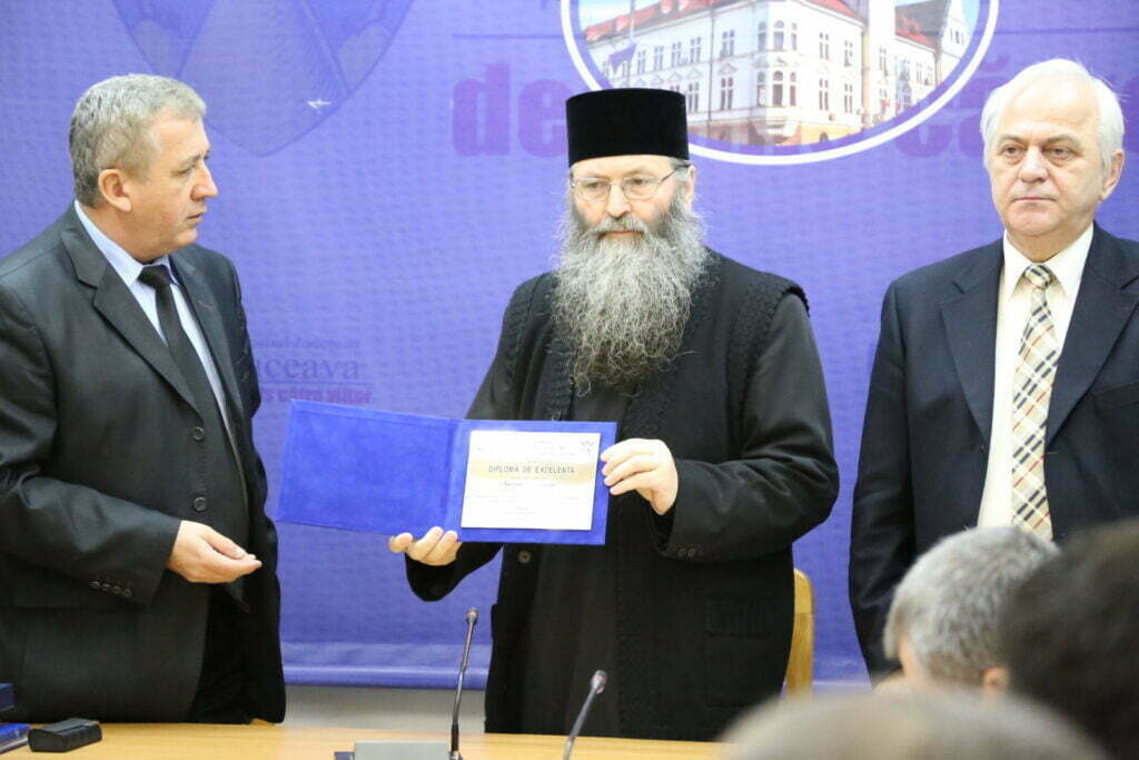 Stareţul Mănăstirii Bogdana, premiat de Prefectură