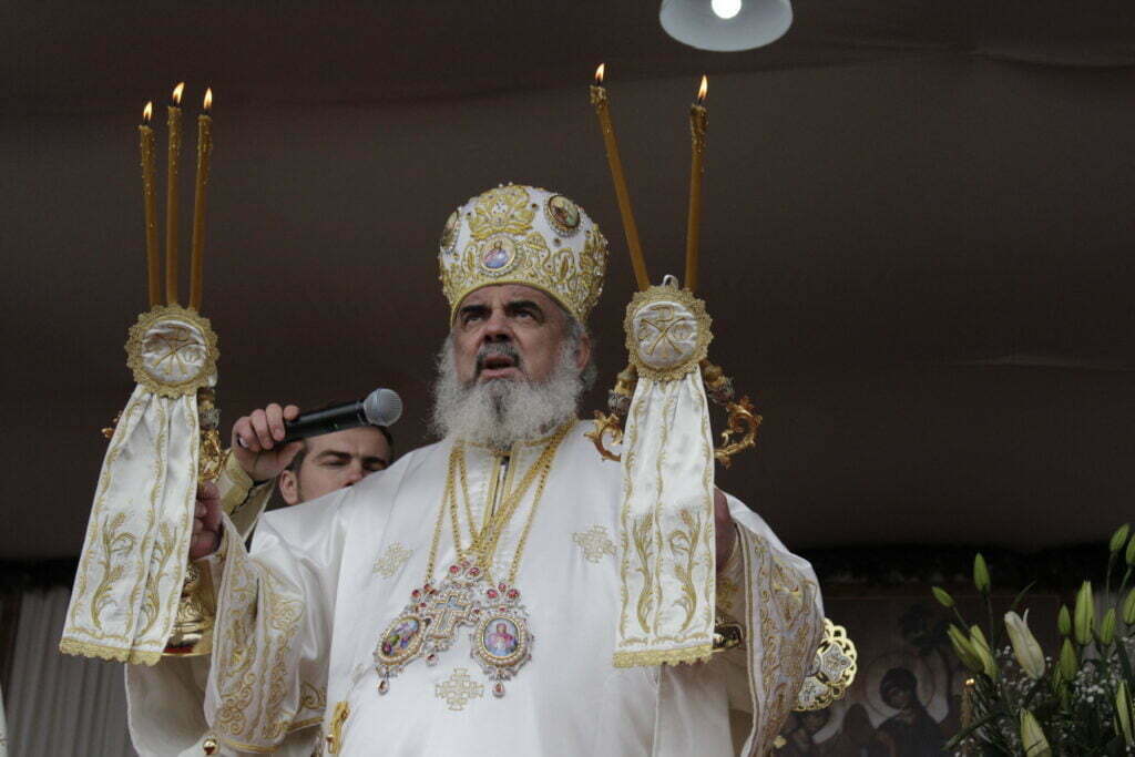 PF Daniel, la Rădăuţi, rugă pentru tinerii morţi la „Colectiv”