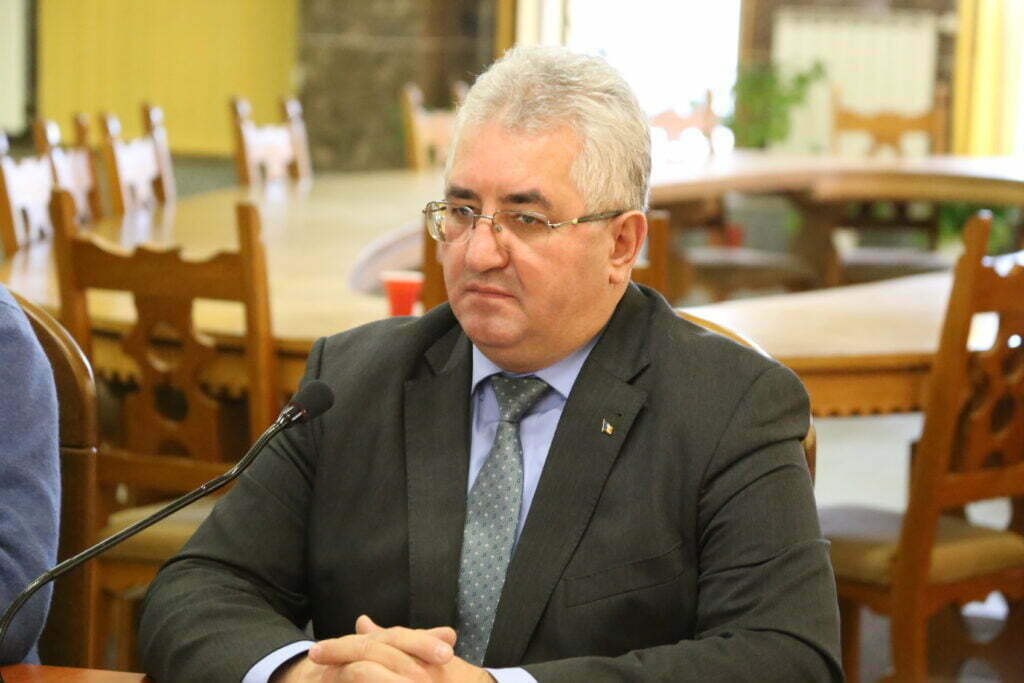 Primarul Lungu: Renunţaţi la banii pentru fondul clasei!