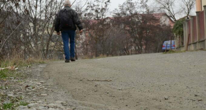Cinci străzi de pămînt, asfaltate