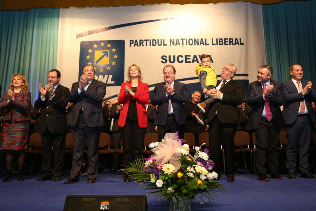 Primarul Lungu, cu nepotul Patrick în braţe, la lansarea candidaţilor PNL