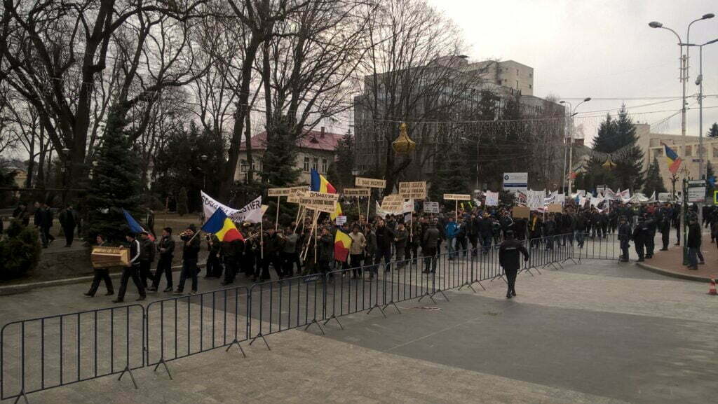 1.000 de oameni în stradă, licitaţie amînată