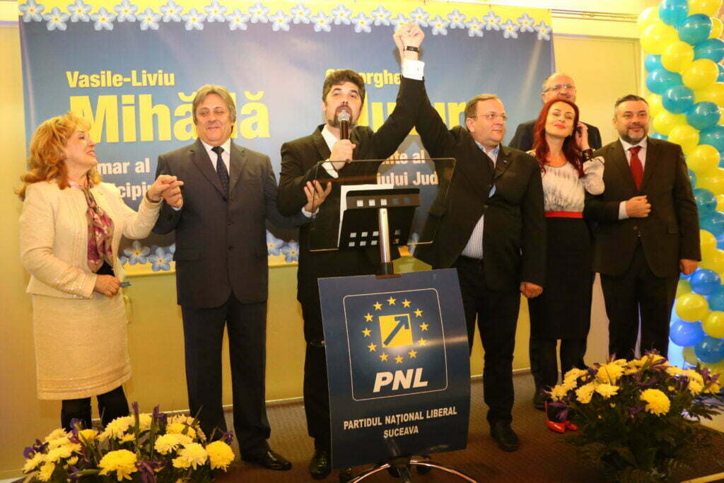 Lansare PNL la Fălticeni, cu tineri pe picioroange