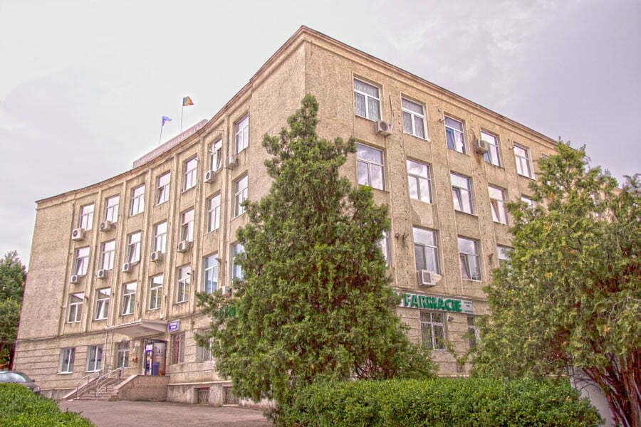 Subsolul policlinicii, scos la vînzare