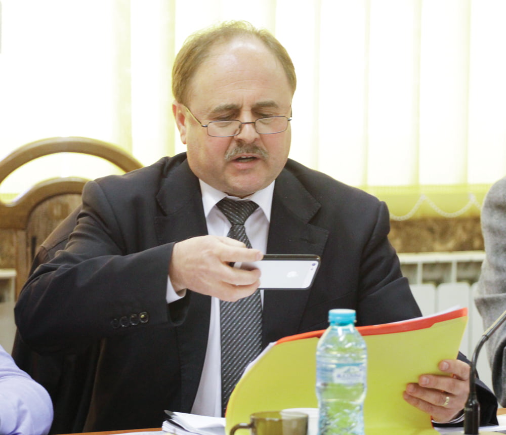 Barbă, demisie, pentru a nu fi incompatibil