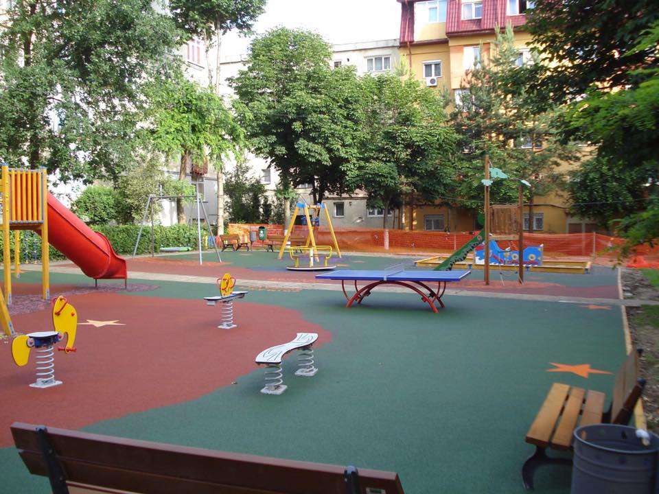 Primăria Suceava vrea să modernizeze alte 10 spaţii de joacă