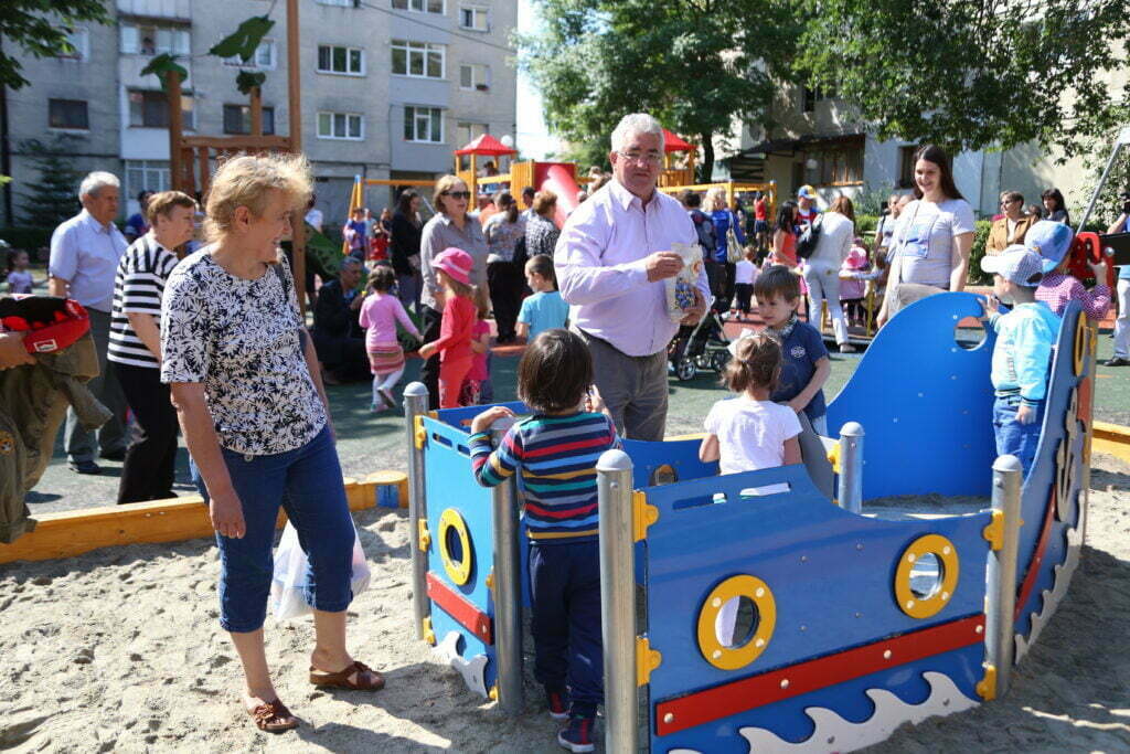 Spaţiu de joacă, inaugurat pe strada Gavril Tudoraş