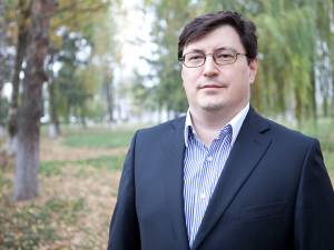 Ai grijă cu cine te-nsoţeşti, ca să nu te mănînce porcii