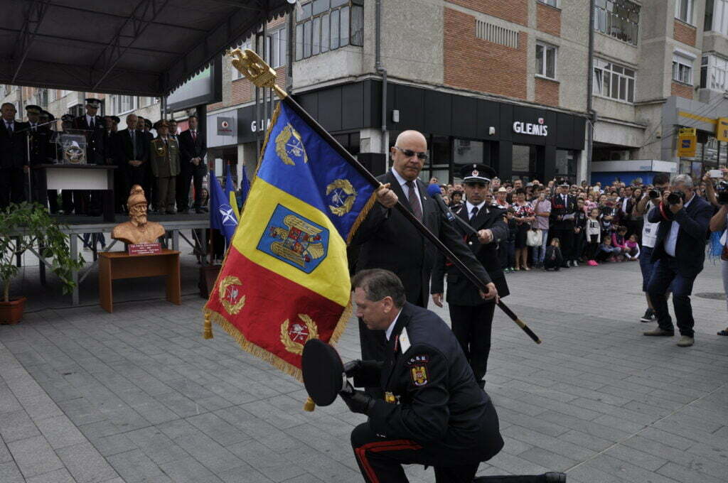 ISU Suceava a primit Drapelul de Luptă din partea Departamentului pentru Situaţii de Urgenţă
