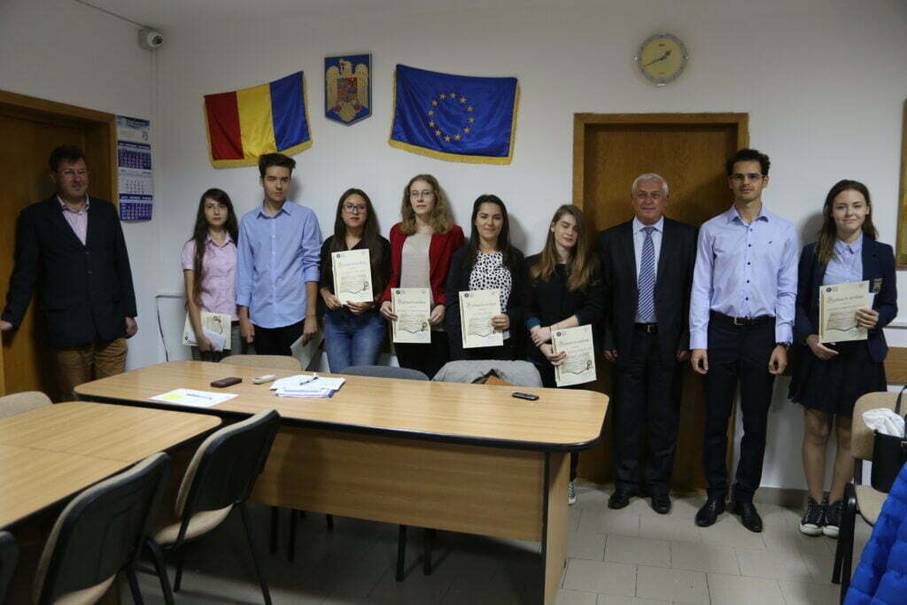 Elevii de 10 au primit banii de la Ministerul Educaţiei