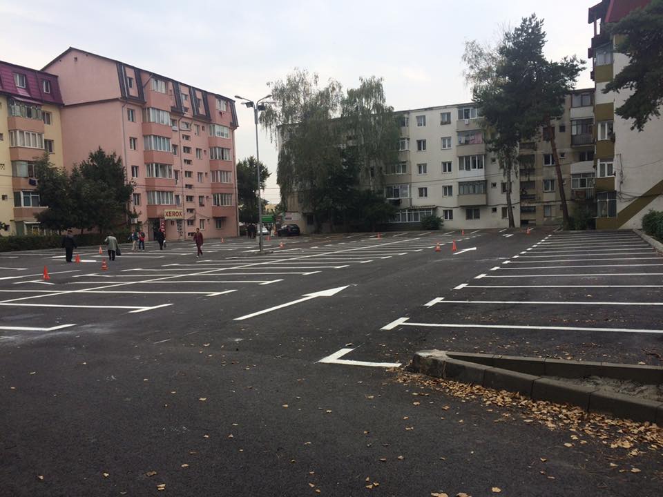 Parcare de reşedinţă pe strada Zorilor