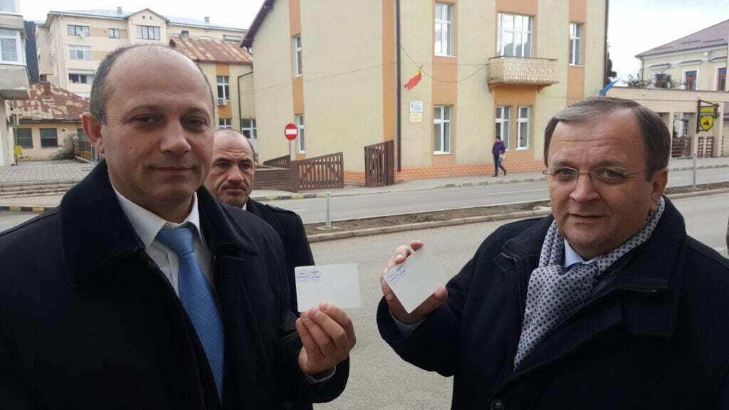 Primarul Lungu vot cu soţia, preşedintele Flutur vot la Humor