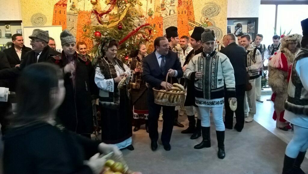 Şedinţă CJ: Mulţumiri, şampanie şi spectacol