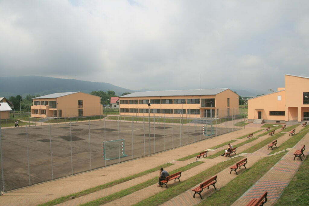 Vicov: Campus şcolar inaugurat, dar parţial funcţional
