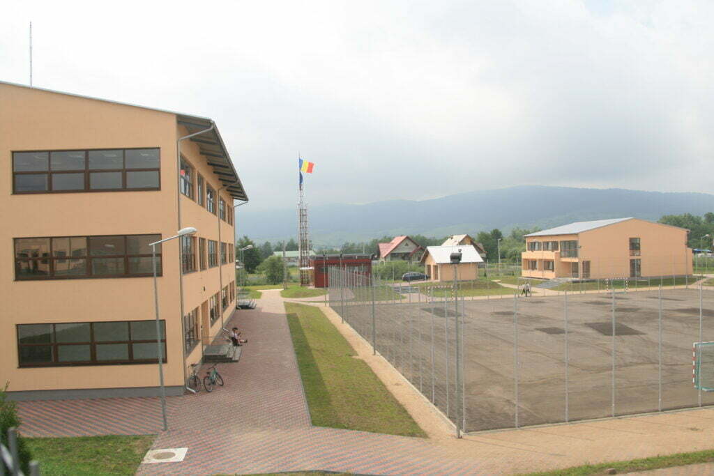 Vicov: Campus şcolar inaugurat, dar parţial funcţional
