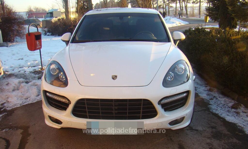 Porsche Cayenne, confiscat în Vama Siret
