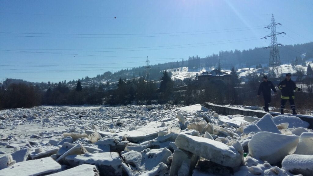 Căminul de bătrîni de la Solca, fără bani pentru hrană, încălzire, curent şi salarii