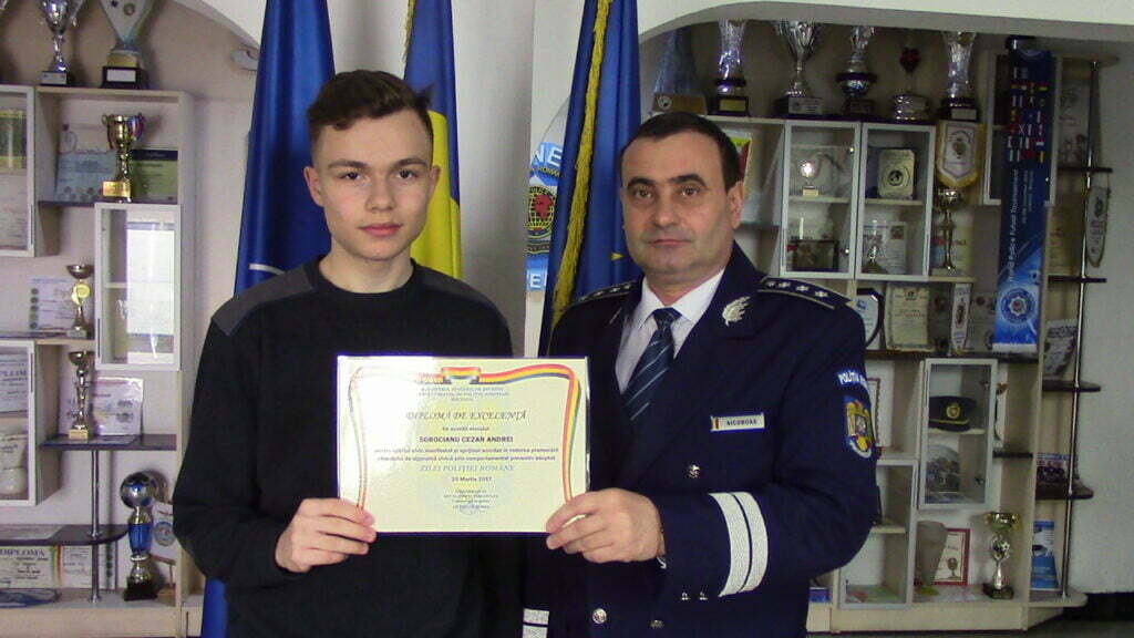 Elev de la Liceul Militar, premiat de poliţie pentru spirit civic