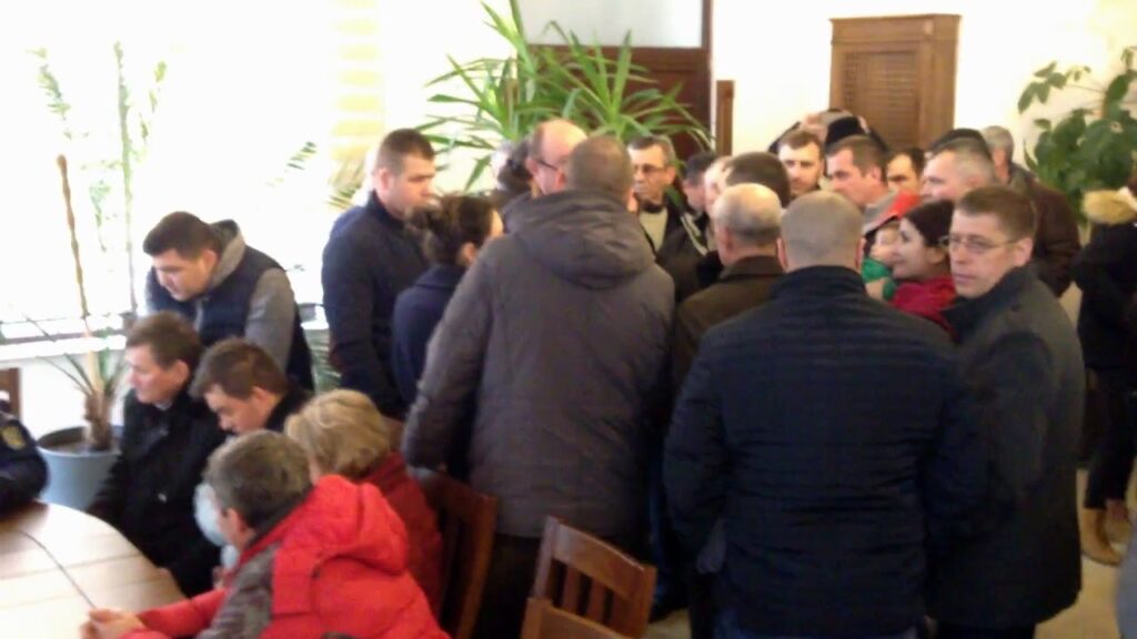 Despre hoție, nu despre culoare!