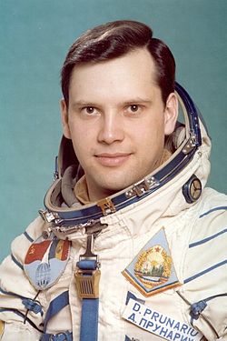 USV, întîlnire cu Dumitriu Prunariu şi concert Voltaj