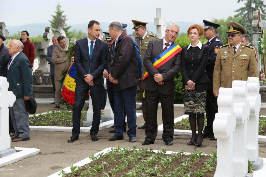 Oficialităţi la Ziua Eroilor