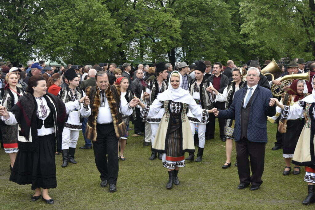 Multă muzică populară, dans, stîne şi expoziţie de animale, la „Hora Bucovinei”