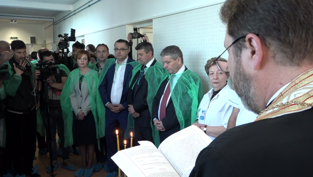 Maternitate inaugurată cu sobor de preoţi şi ministru