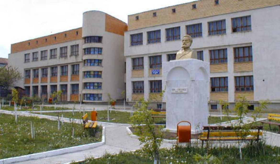 Profesori de la „Creangă”, la şedinţa CL în care se va discuta despre construirea unei grădiniţe în curtea şcolii