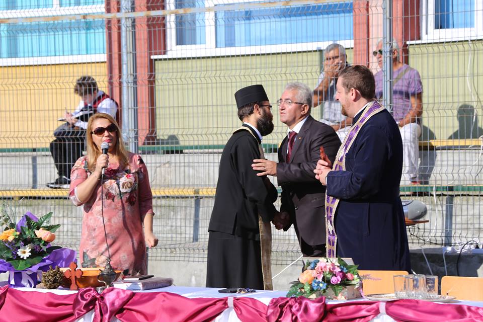 Elevii de la Şcoala 3, îndemnaţi de primarul Lungu să pună mîna pe carte