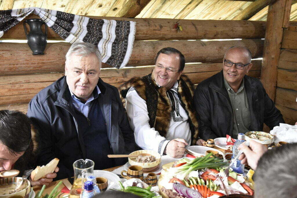 Dragi penelişti şi pesedişti, mîncaţi frumos!