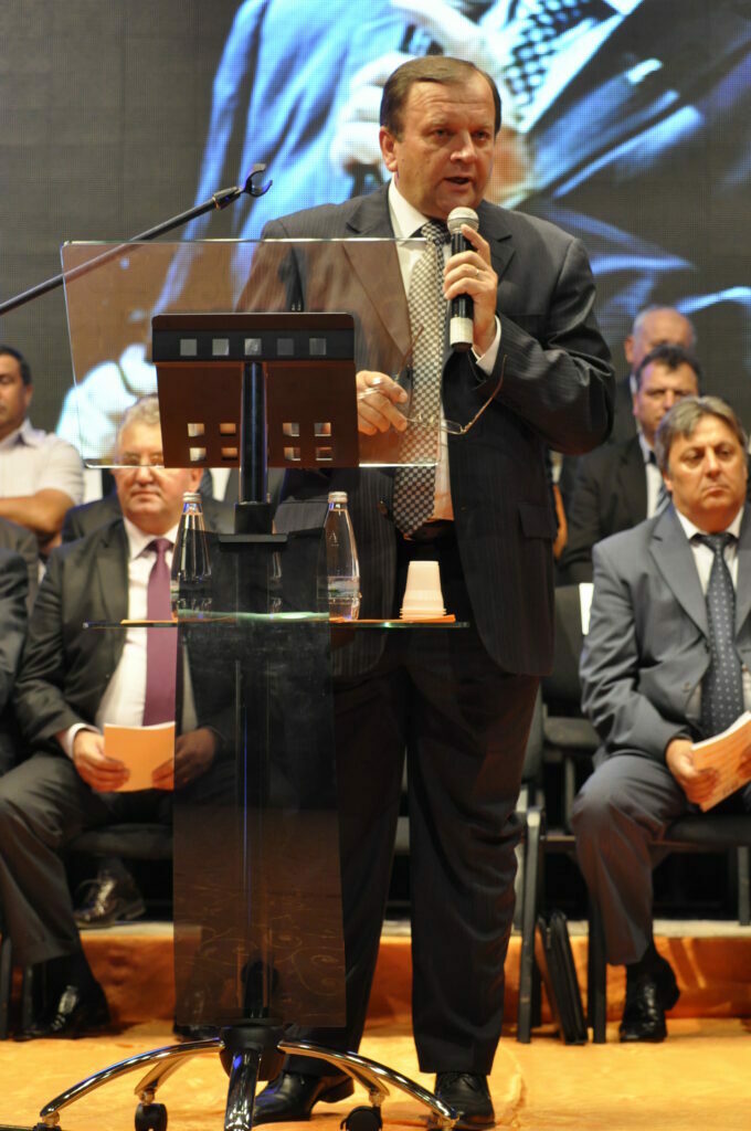 Parlamentarii PNL, puşi la treabă de Flutur